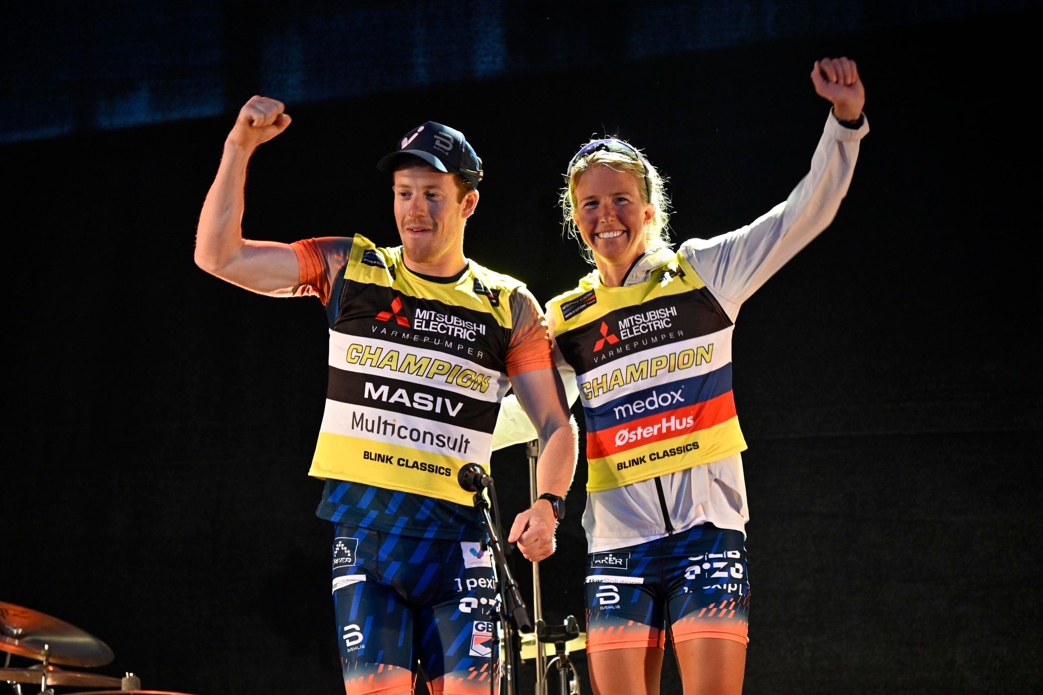 Musgrave and Slind raised hands in Ålgård - World Classic Tour